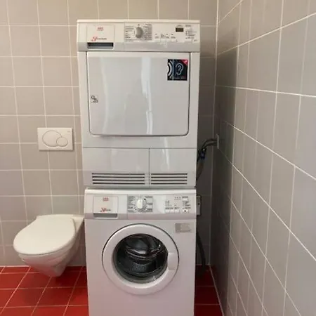 Apartment Bright 1-bed With Balcony, 5 Minutes From City Centre! Gdr7 *